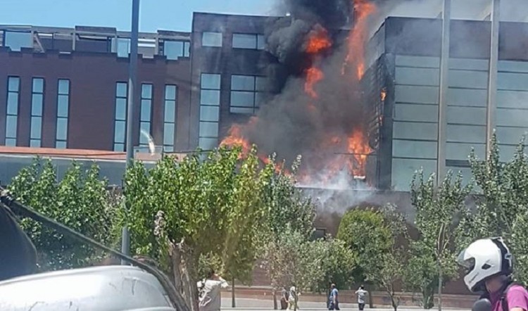 Φωτιά σε κλαμπ στην καρδιά της Αθήνας