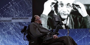 Να εγκαταλείψουμε τη Γη τα επόμενα 100 χρόνια για να σωθούμε προτείνει ο Χόκινγκ!