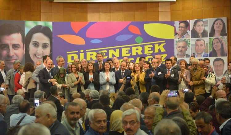 Το HDP αντικαθιστά την φυλακισμένη του ηγέτιδα