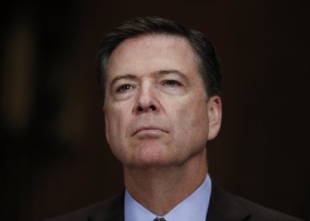 Το παρασκήνιο της απόλυσης του αρχηγού του FBI Τζέιμς Κόμεϊ