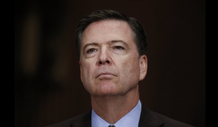 Το παρασκήνιο της απόλυσης του αρχηγού του FBI Τζέιμς Κόμεϊ