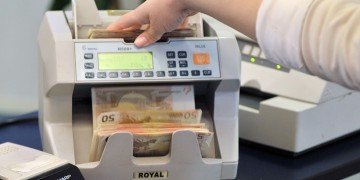 Μειώθηκαν οι καταθέσεις τον Απρίλιο