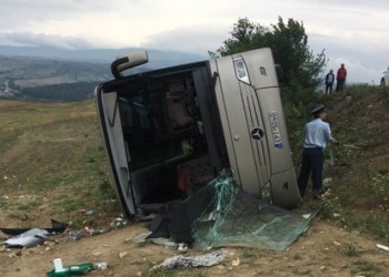 14 ελαφρά τραυματίες από την ανατροπή του λεωφορείου στις Σέρρες