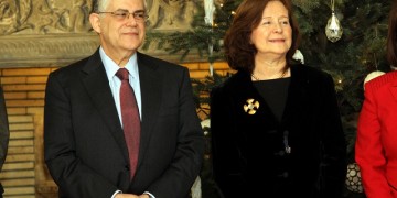 Βγαίνει από τη ΜΕΘ ο Λουκάς Παπαδήμος (βίντεο)