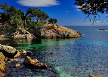 Η Μεσόγειος κινδυνεύει κάθε μέρα όλο και περισσότερο