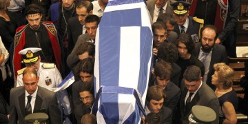 Σε κλίμα συγκίνησης το ύστατο χαίρε στον Κωνσταντίνο Μητσοτάκη