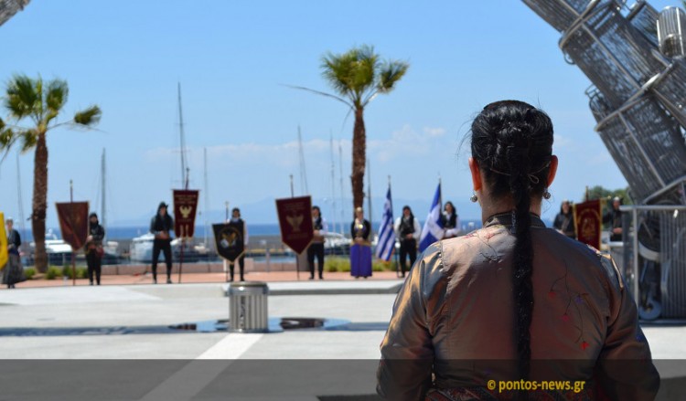 Όλα όσα έγιναν κατά τα αποκαλυπτήρια του Μνημείου Γενοκτονίας των Ποντίων στον Πειραιά (φωτο)