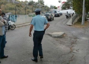 Άνδρας απειλεί με όπλο κόσμο στον ΟΚΑΝΑ των Χανίων