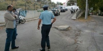 Άνδρας απειλεί με όπλο κόσμο στον ΟΚΑΝΑ των Χανίων