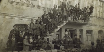 Χτίστηκε από Πόντιους πρόσφυγες και τώρα στεγάζει ΜΚΟ για πρόσφυγες