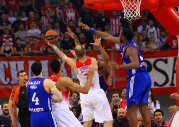 Euroleague: Ο Ολυμπιακός νίκησε την Εφές και πάει στο φάιναλ φορ της Πόλης