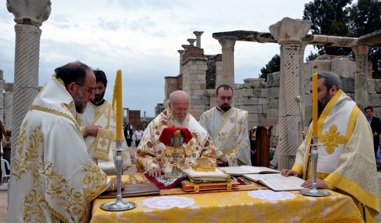 Στην αρχαία Έφεσο τελέστηκε Θεία Λειτουργία από τον Οικουμενικό Πατριάρχη (φωτο)