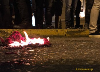 Έκαψαν τουρκική σημαία στην πορεία – Η ΠΟΕ ξεκαθάρισε ότι δεν έγινε από μέλη της