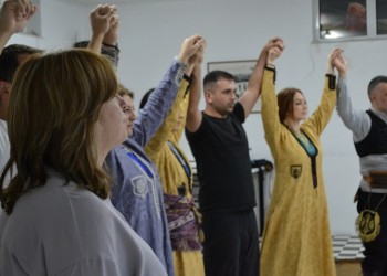 Πώς είναι ένα ποντιακό χορευτικό πριν από μια παράσταση; Ιδού η απάντηση...