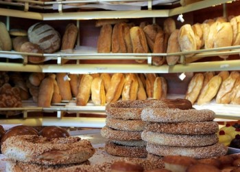 4,8 δισ. ευρώ το χρόνο δαπανούν οι Έλληνες για κρέας και ψωμί!