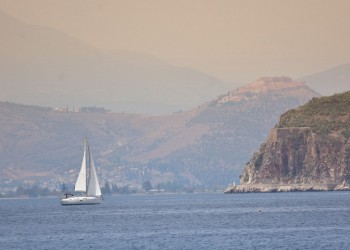 Ο καιρός μέχρι το Πάσχα: Αφρικανική σκόνη, τοπικοί όμβροι και ζέστη