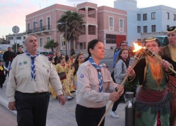 Λαμπαδηφορία μνήμης για τη Γενοκτονία των Ποντίων στη Σύρο (φωτο)