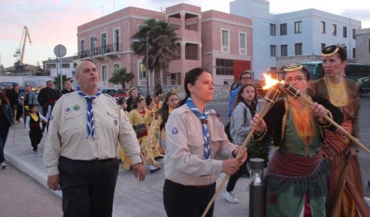 Λαμπαδηφορία μνήμης για τη Γενοκτονία των Ποντίων στη Σύρο (φωτο)