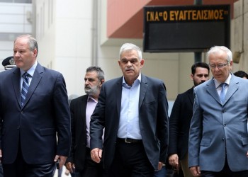 Με διεύθυνση από το Κολωνάκι ο φάκελος στον Παπαδήμο – Είχε ελεγχθεί στη Βουλή
