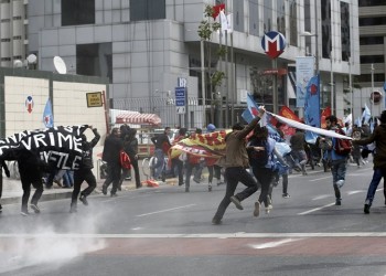 Δακρυγόνα στη διαδήλωση της Πρωτομαγιάς στην Τουρκία