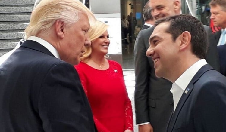 Το σύντομο τετ α τετ Τσίπρα-Τραμπ στις Βρυξέλλες