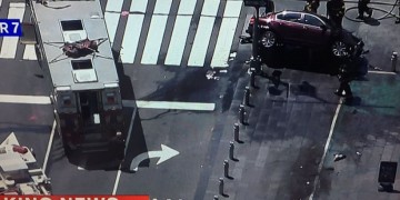 Αυτοκίνητο έπεσε πάνω σε πεζούς στη Νέα Υόρκη