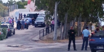 Μετά από 7 ώρες παραδόθηκε ο 45χρονος που είχε ταμπουρωθεί στον ΟΚΑΝΑ των Χανίων