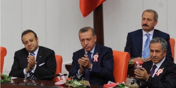 Συνελήφθη ο γαμπρός του πρώην αναπληρωτή πρωθυπουργού της Τουρκίας Μ. Αρίντς