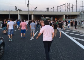 Αποκλεισμός της Αττικής Οδού από κατοίκους του Μενιδίου