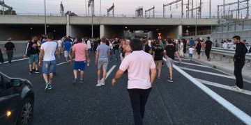 Αποκλεισμός της Αττικής Οδού από κατοίκους του Μενιδίου