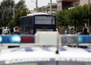 Επεισόδια στο Μενίδι με μολότοφ και σπασμένα καταστήματα