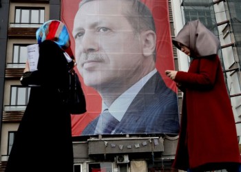 Δημοσκόπηση: Οι Τούρκοι πιστεύουν ότι όλοι είναι εχθροί!