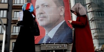 Δημοσκόπηση: Οι Τούρκοι πιστεύουν ότι όλοι είναι εχθροί!