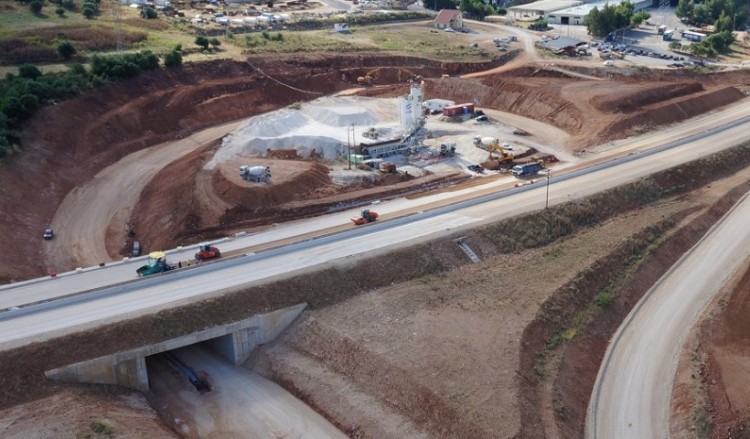 Κυκλοφοριακές ρυθμίσεις στην Αθηνών-Θεσσαλονίκης λόγω εργασιών στον κόμβο Κορινού