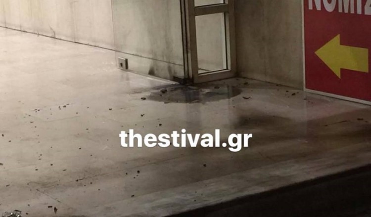 Μολότοφ στα γραφεία του ΣΥΡΙΖΑ στη Θεσσαλονίκη