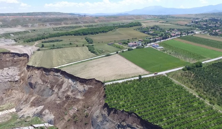 Ποιος και γιατί ζητά επείγουσα έκθεση για τα ρήγματα από την κατολίσθηση του ορυχείου Αμυνταίου