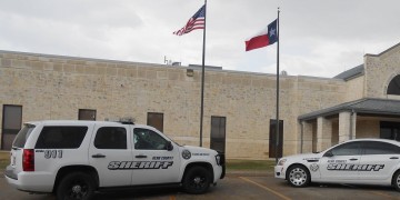 Μητέρα άφησε τα κοριτσάκια της 15 ώρες στο αυτοκίνητο και πέθαναν από τη ζέστη