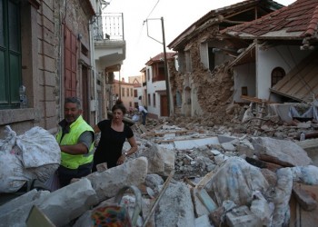 Θρήνος για τη 43χρονη μητέρα που πέθανε και απόγνωση για τις καταστροφές μετά το σεισμό των 6,1 βαθμών Ρίχτερ στη Λέσβο