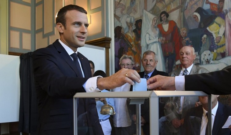 Exit poll: Από 355 έως 425 έδρες ο Μακρόν