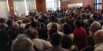 Ξεχειλίζει η οργή των κατοίκων στο Μενίδι για το θάνατο του 11χρονου μαθητή