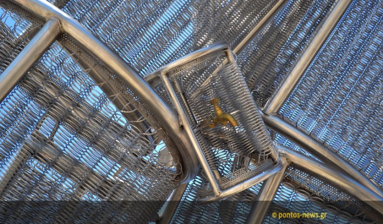 Καταδικάστηκε ο δράστης που προκάλεσε φθορά στο μνημείο Γενοκτονίας στον Πειραιά