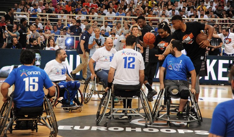 Αποθεώθηκαν στο AntetokounBros Event στο ΟΑΚΑ οι αθλητές μπάσκετ με αμαξίδιο της ΟΣΕΚΑ (βίντεο)