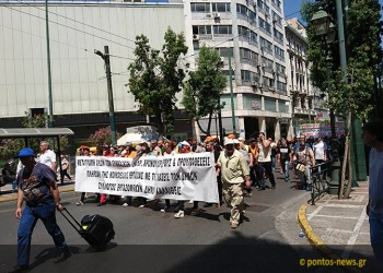 Επεισόδια έξω από τη Βουλή και το υπουργείο Εσωτερικών στην πορεία της ΠΟΕ-ΟΤΑ