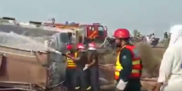 Τραγωδία στο Πακιστάν: Δεκάδες κάηκαν ζωντανοί από έκρηξη βυτιοφόρου