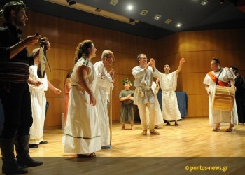 Ο «Πλούτος» του Αριστοφάνη μίλησε ποντιακά, σκόρπισε γέλιο και έστειλε μηνύματα (φωτο)