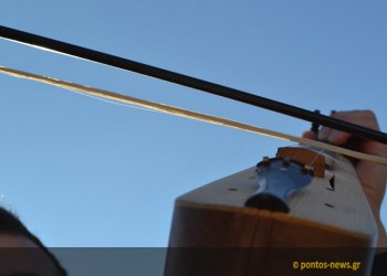 Μαθήματα ποντιακής λύρας σε νέους στο Σωματείο «Παναγία Σουμελά»