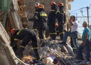 Μια γυναίκα νεκρή, τραυματίες και γκρεμισμένα σπίτια στη Λέσβο από τον μεγάλο σεισμό