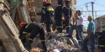 Μια γυναίκα νεκρή, τραυματίες και γκρεμισμένα σπίτια στη Λέσβο από τον μεγάλο σεισμό