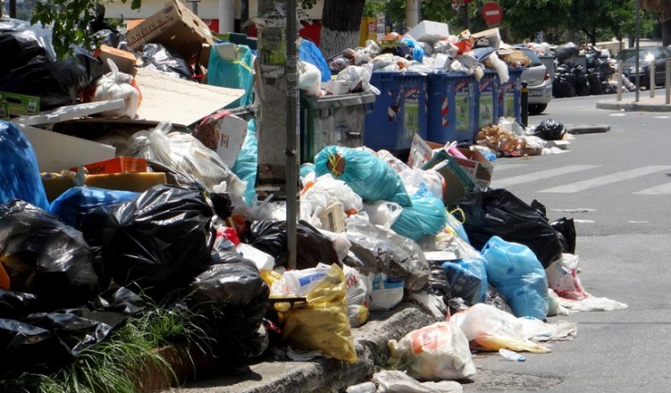 Με επίταξη και εμπλοκή στρατού ενδέχεται να λυθεί το θέμα των σκουπιδιών