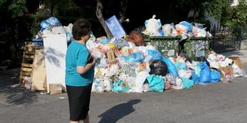 Τα έσπασαν Σκουρλέτης - ΠΟΕ-ΟΤΑ, αδιέξοδο με τα σκουπίδια